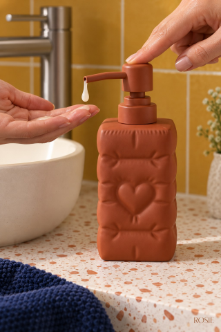 ROSIE Kiremit Renk Kalp Dokulu Kare Seramik Sıvı Sabunluk 350 ml