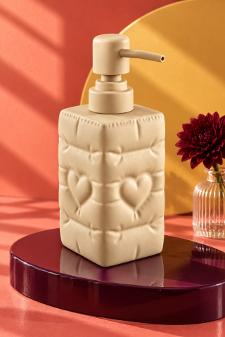 ROSIE Kum Beji Renk Kalp Dokulu Kare Seramik Sıvı Sabunluk 350 ml