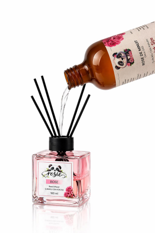 ROSIE Gül Tazeliği Koku Seti, Yedek Şişe 250 ml + Çubuklu Oda Kokusu 100 ml