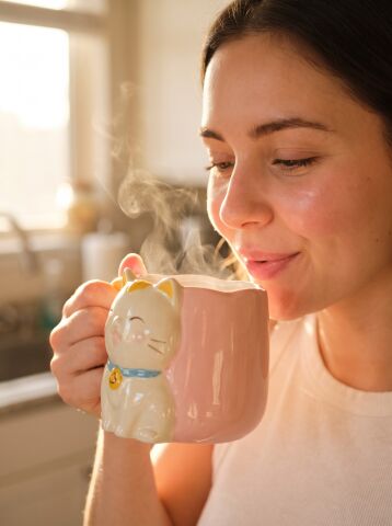Sarı Kuyruk Detaylı Kulp, Pembe 3D Kedi Figürlü Kupa 405 ml