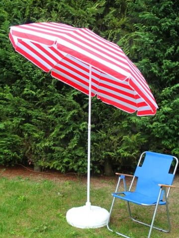 Plaj Şemsiyesi 10 Telli Kırmızı Beyaz Renkli 200 CM Çap Eğim Verilebilir