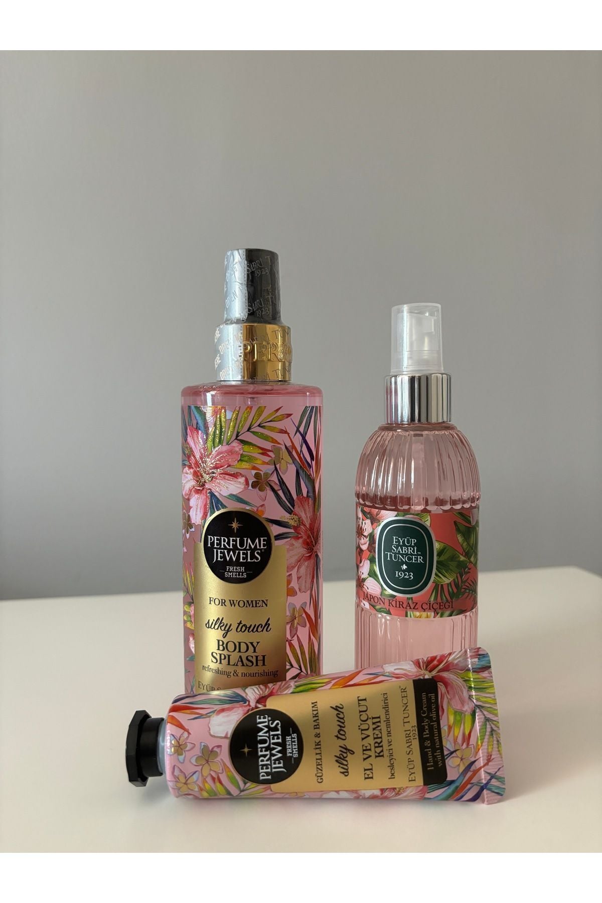 Eyüp Sabri Tuncer Perfume Jewels Silky Touch Vücut Spreyi 250 Ml + El Kremi 50ml + Kiraz Çiçeği Sprey Kolonya 150 ml