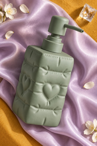 ROSIE Adaçayı Yeşili Renk Kalp Dokulu Kare Seramik Sıvı Sabunluk 350 ml
